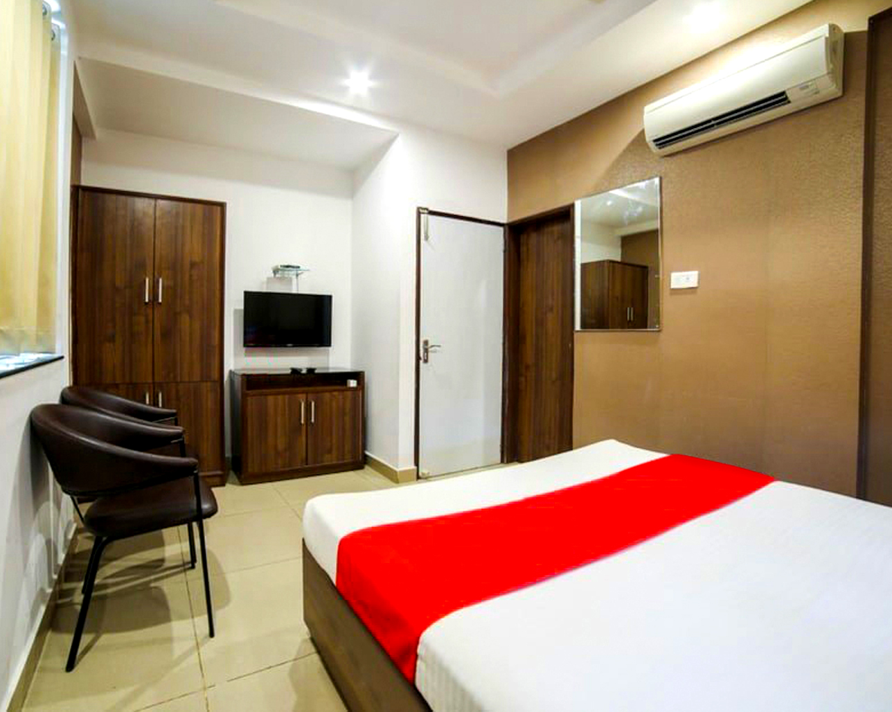 Best-Hotels-to-Stay-in-Nagpur-deluxe-room